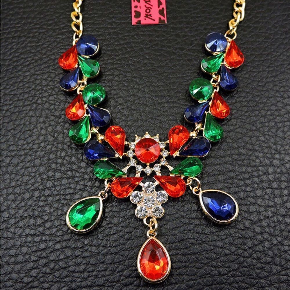 ♥️ Betsey Johnson NEW crystal sophisticated statement necklace ♥️